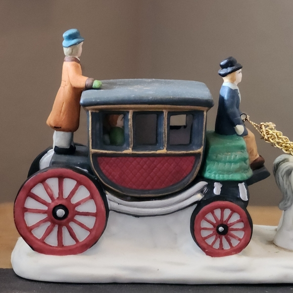 Dickens Village Stagecoach Porcelain Accessory - Picture 9 of 13